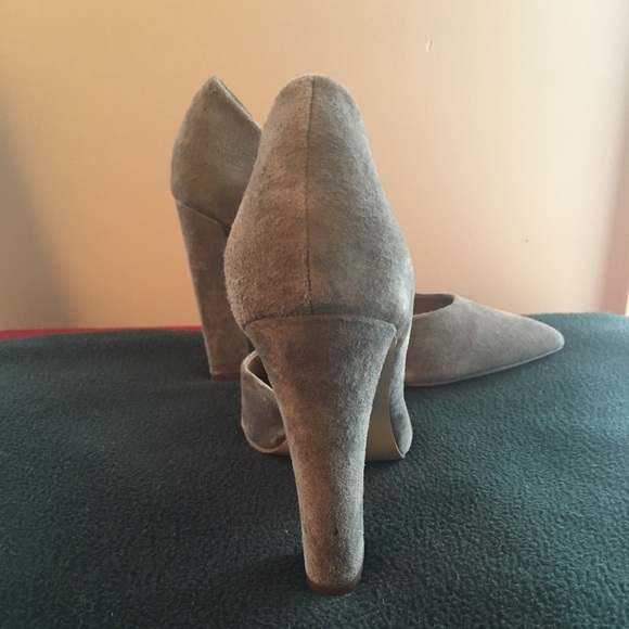 (SOLD) Steve Madden Grey Heels - Picture 4 of 5